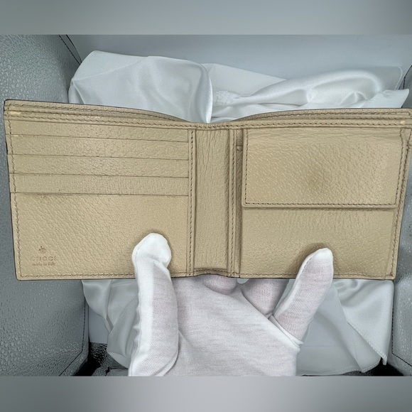 NEW ARRIVAL: GUCCI Off the Grid Navy Blue Nylon Bifold Wallet. FULL INCLUSION - Picture 10 of 13